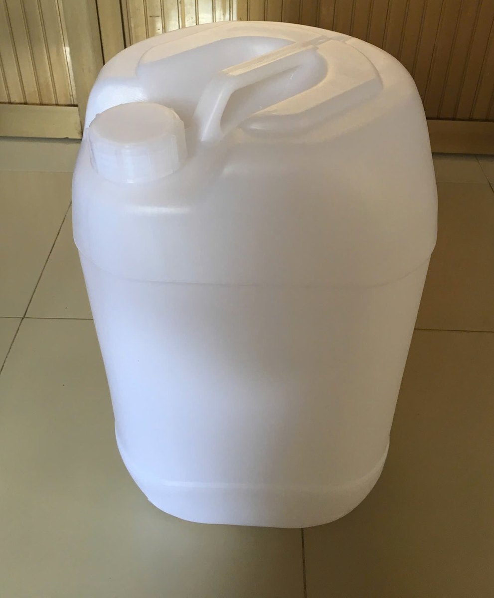 Can nhựa trắng gia công, nắp vặn lệch góc trên, quai xách liền khối